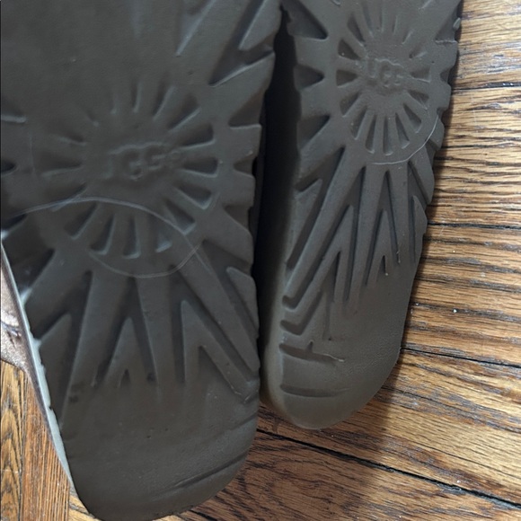 UGG Tan Shearling Boots worn size 9 - Picture 7 of 11